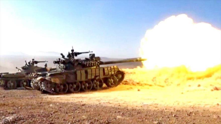 Tanques del Ejército sirio atacan blancos del grupo terrorista EIIL (Daesh, en árabe).