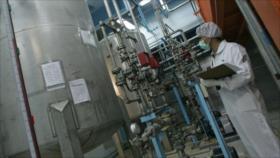 Zarif: Irán supera el límite de reservas de uranio enriquecido