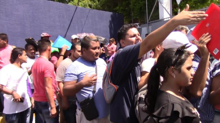 Migrantes son amenazados por funcionarios de migración de México