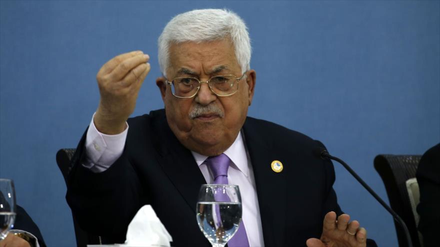 El presidente palestino, Mahmud Abás, habla con los periodistas en la ciudad de Ramalá, en el norte de la ocupada Cisjordania. (Foto: AFP).