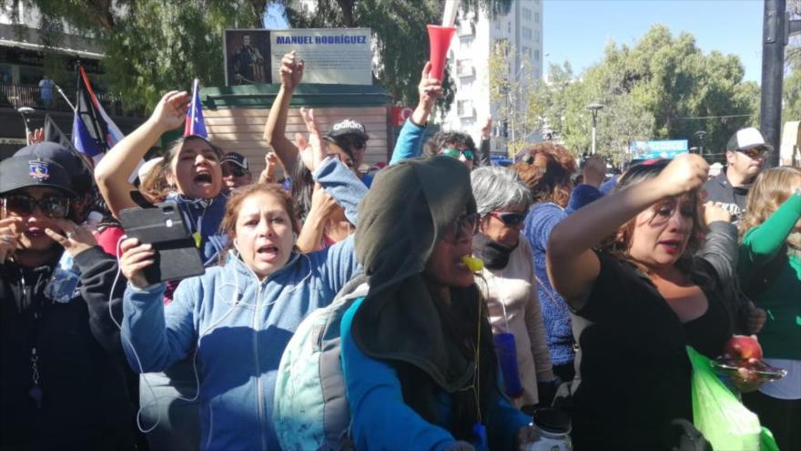 Policía chilena reprime marcha de profesores en Santiago