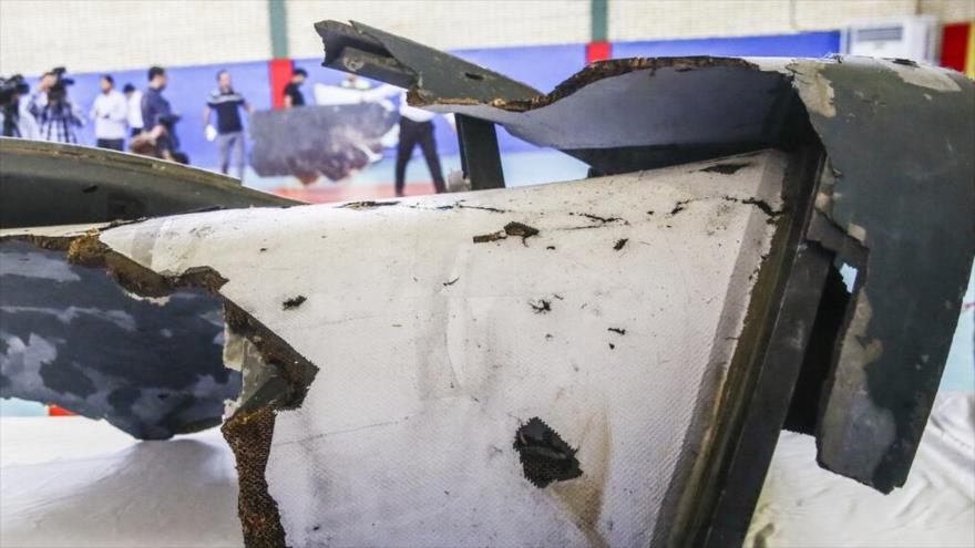 Los restos del dron espía de EE.UU. derribado por la División Aeroespacial del CGRI de Irán, expuestos el 21 de junio de 2019. (Foto: IRNA)
