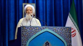 Clérigo iraní resalta historial de “salvajismo y barbarie” de EEUU