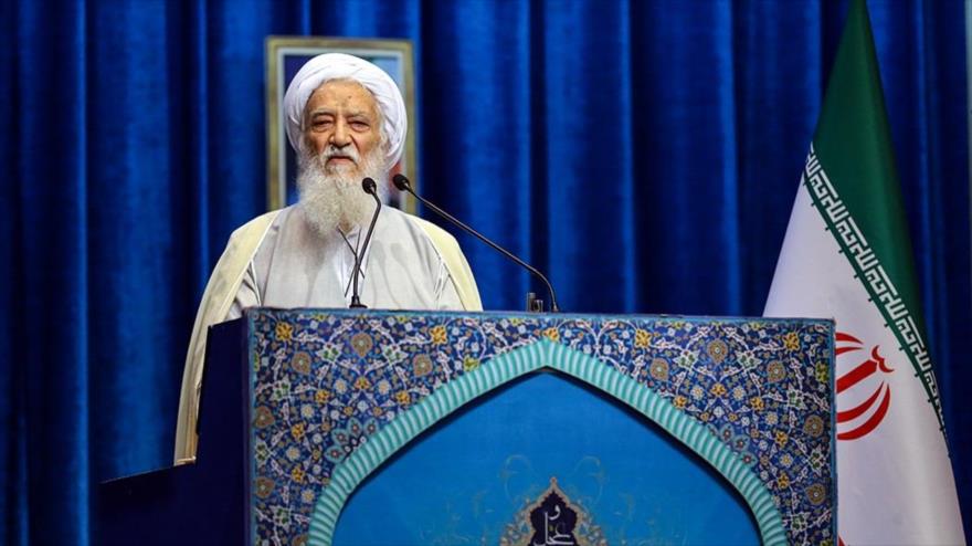 El ayatolá Mohamad Ali Movahedi Kermani ofrece el sermón de rezo del viernes en Teherán (capital persa), 5 de julio de 2019. (Foto: Fars News)