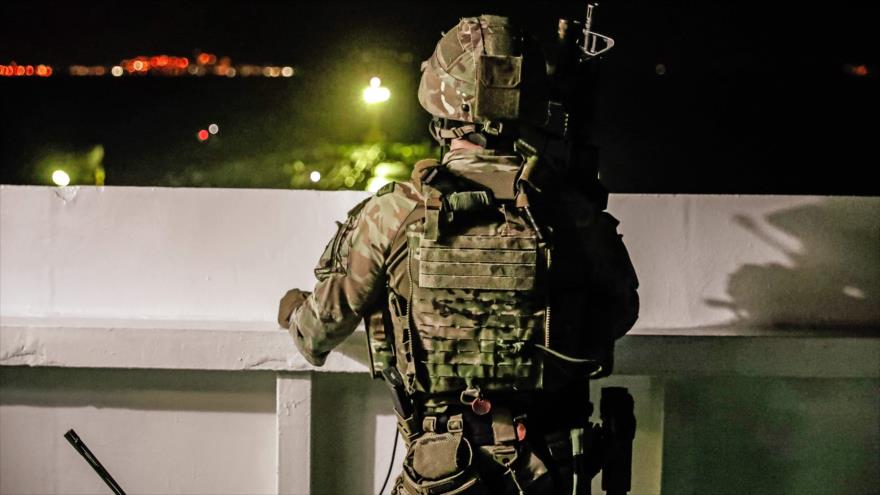 La Marina británica durante la detención de un petrolero que transportaba el crudo iraní en estrecho de Gibraltar, 4 de julio de 2019. (Foto: AFP)