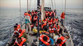 Otros dos barcos con migrantes ponen a prueba al Gobierno italiano