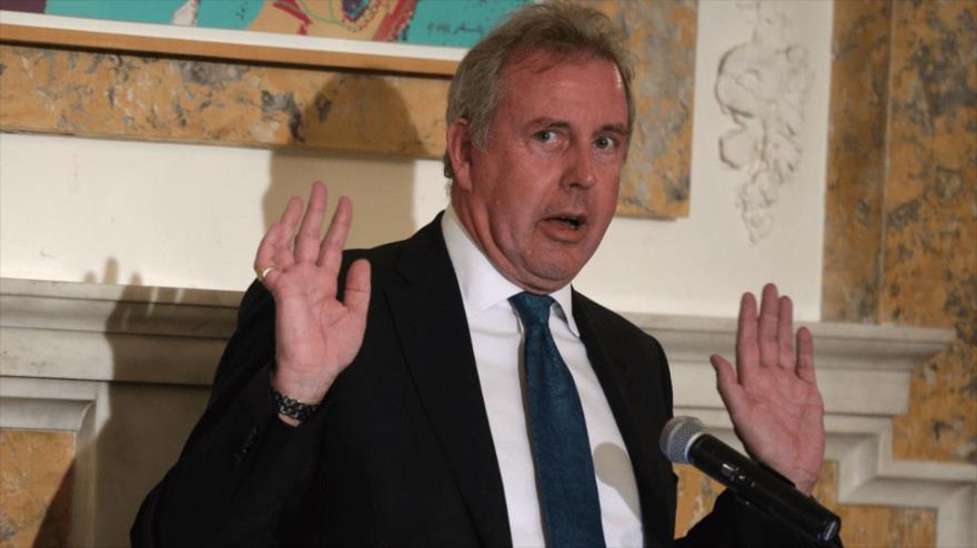 El embajador del Reino Unido en Washington, la capital de EE.UU., Kim Darroch, habla en una rueda de prensa.