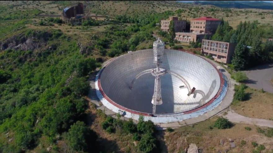 Vídeo: Un dron explora el primer radiotelescopio óptico del mundo