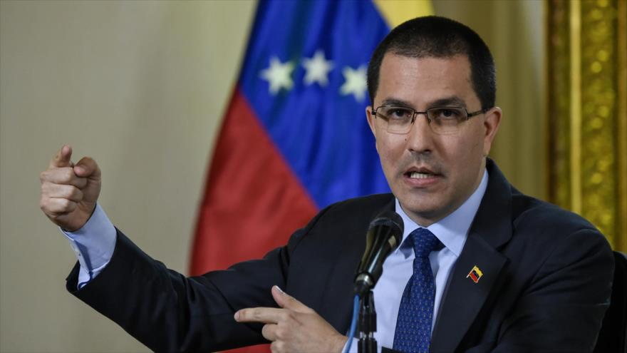 El canciller venezolano, Jorge Arreaza, habla durante una conferencia de prensa en Caracas, capital, 28 de enero de 2019. (Foto: AFP)