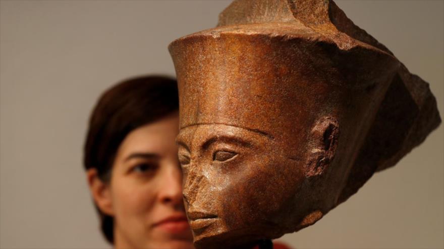Un busto de Tutankamón subastado en Londres por casi 6 millones de dólares.