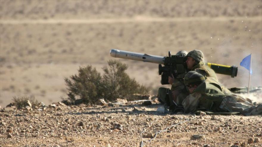 Soldados israelíes lanzan un misil guiado antitanque Spike durante un ejercicio de entrenamiento. 