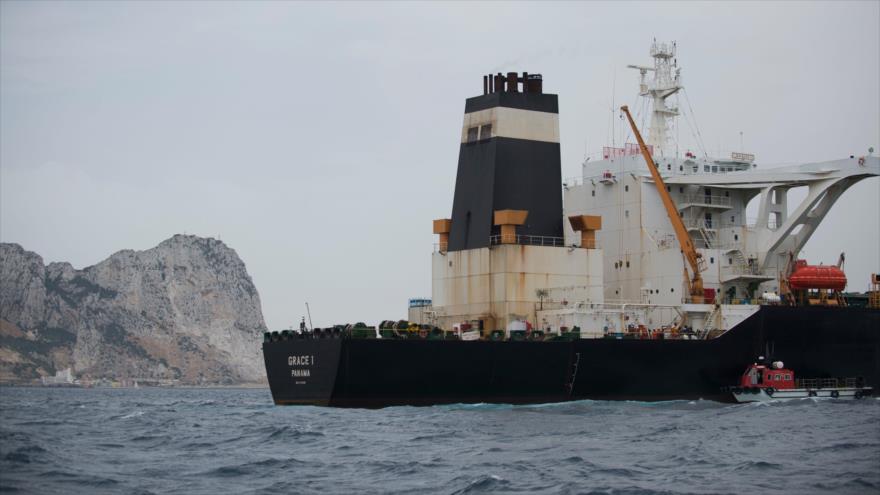 El superpetrolero Grace 1, detenido por el Reino Unido, frente a la costa de Gibraltar, 6 de julio de 2019. (Foto: AFP)