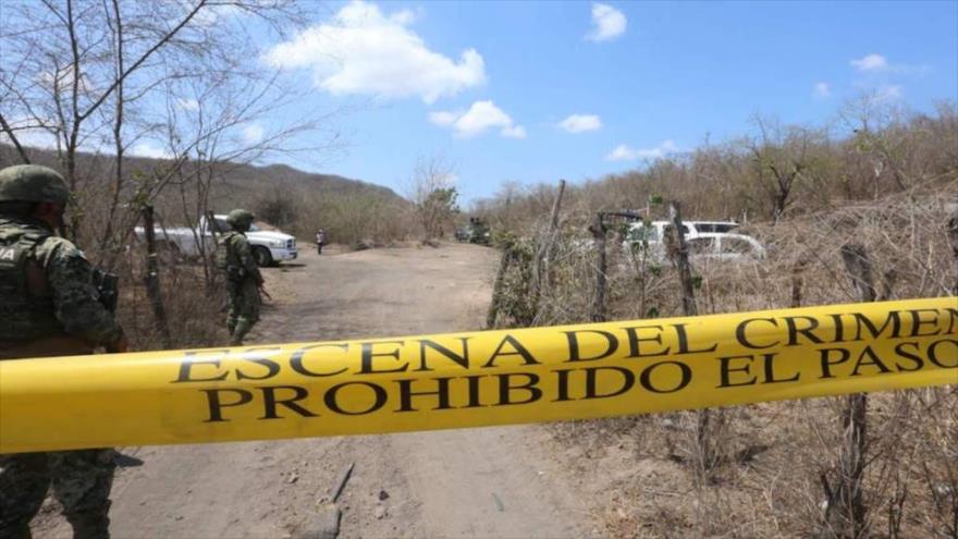Hallan siete cuerpos en fosas clandestinas en Sinaloa, México.
