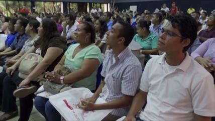 Gobierno de Nicaragua capacita a 57 000 docentes