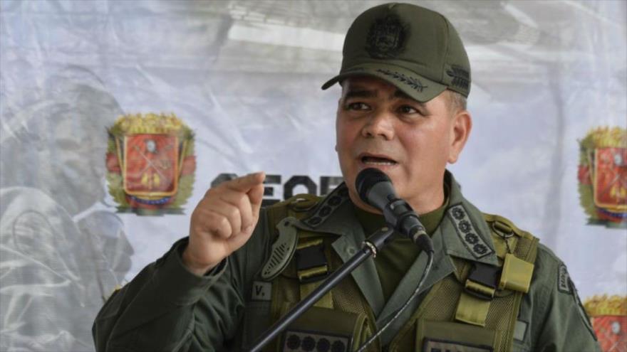 El ministro de Defensa de Venezuela, Vladimir Padrino López, habla en una conferencia en Caracas, 15 de myo de 2019. (Foto: AFP)