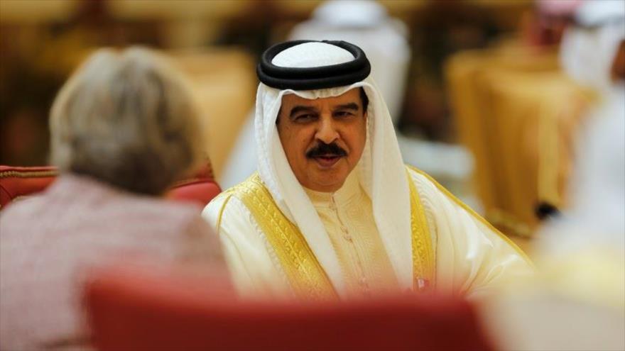 El rey de Bahrein, Hamad bin Isa Al Khalifa, durante una reunión en Sakhir. (Foto: Reuters)