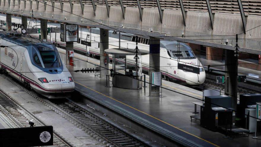 Trenes AVE en la estación de Santa Justa de Sevilla José Manuel Vidal (Foto: EFE)