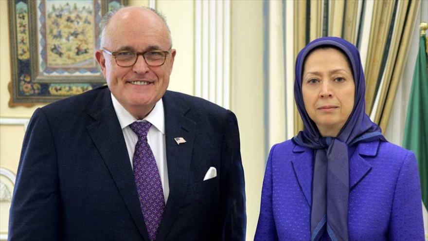 Rudy Giuliani, asesor legal del presidente de EE.UU., junto a Maryam Rayavi, cabecilla del grupúsculo terrorista Muyahidín Jalq.