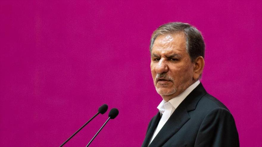 El vicepresidente primero iraní, Eshaq Yahanguiri, ofrece un discurso en una conferencia en Teherán, capital persa, 16 de julio de 2019. (Foto: FARS)