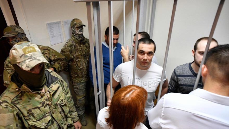 Marineros ucranianos detenidos comparecen ante un tribunal de Moscú, capital de Rusia, 17 de julio de 2019. (Foto: AFP)