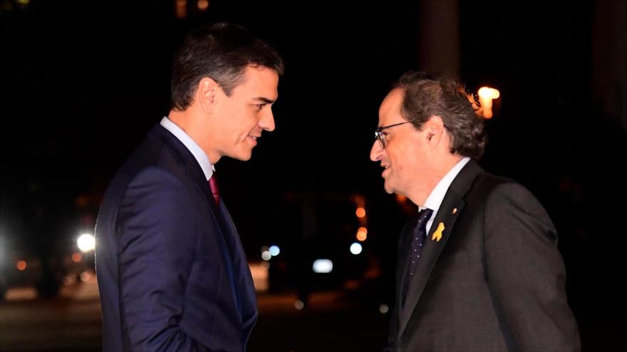 Presidente catalán Quim Torra (dcha.) y el presidente en funciones del Gobierno español, Pedro Sánchez, 20 de diciembre de 2018. (Foto: AFP)