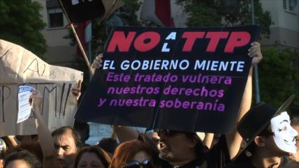 Miles de chilenos rechazan tratado de libre comercio transpacífico
