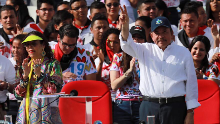 El presidente de Nicaragua, Daniel Ortega, junto a su esposa, Rosario Murillo (izq.), en Managua, 19 de julio de 2019. (Fuente: AFP)