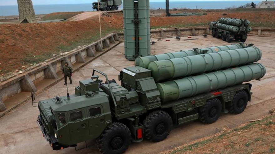 Sistemas de misiles tierra-aire S-400 de fabricación rusa.