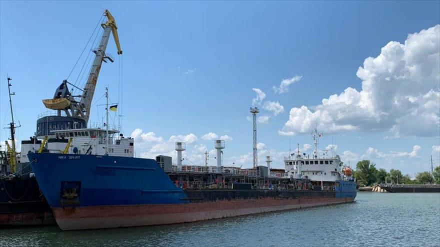 Ucrania retiene petrolero ruso y Rusia amenaza con “consecuencias”