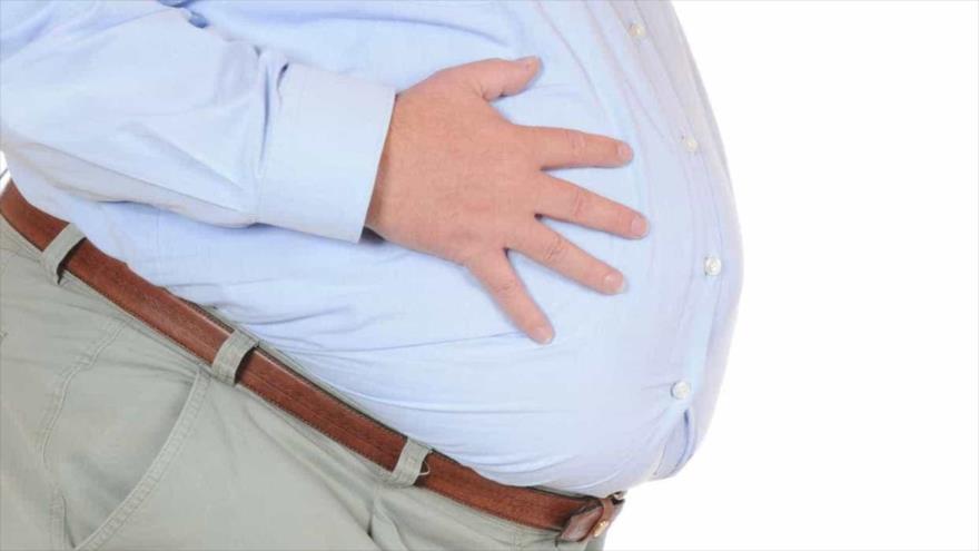 Un nuevo estudio indica que el peso extra a los 60 años puede acelerar el envejecimiento cerebral en al menos una década.