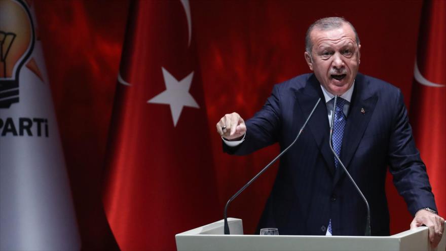 El presidente turco, Recep Tayyip Erdogan, habla en un evento de su partido AKP en Ankara (la capital), 26 de julio de 2019. (Foto: AFP)