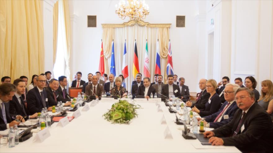 Irán ve “constructiva” la reunión con miembros del pacto nuclear