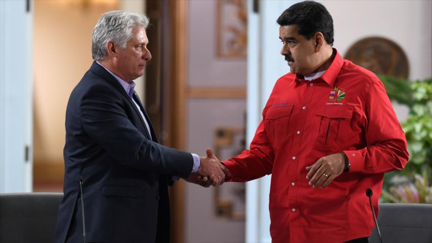 El presidente cubano, Miguel Díaz-Canel (izda) y su homólogo venezolano, Nicolás Maduro, en Caracas, Venezuela, 28 de julio de 2019. (Foto: AFP)