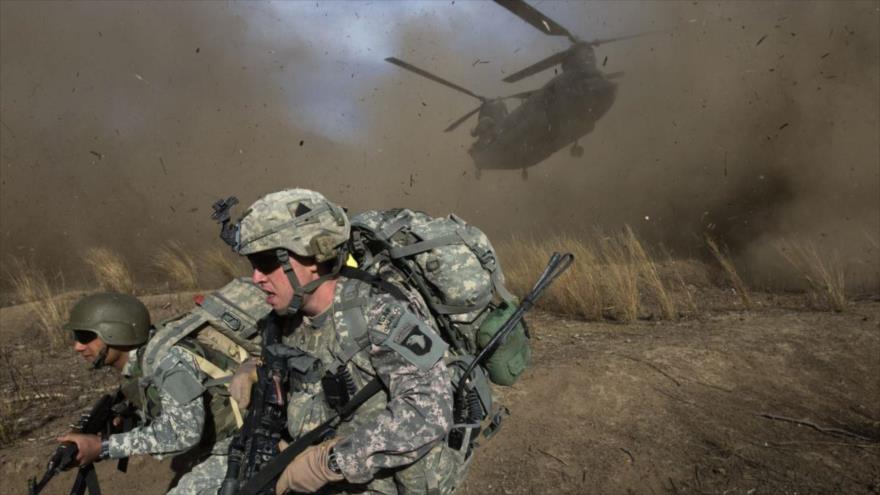 Fuerzas especiales de EE.UU. participan en una operación en el suelo de Afganistán.
