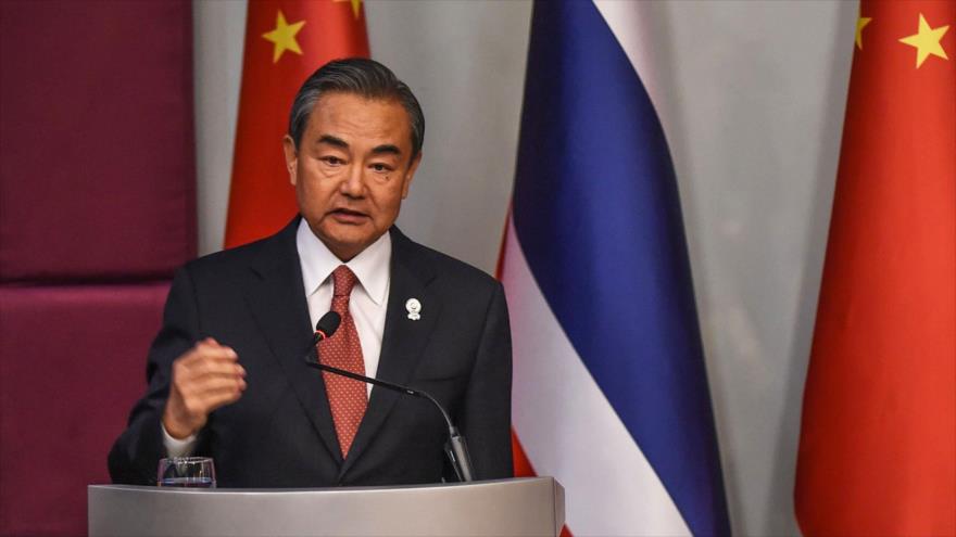 El canciller de China, Wang Yi, habla en una conferencia de prensa en Bangkok, 31 de julio de 2019. (Foto: AFP)