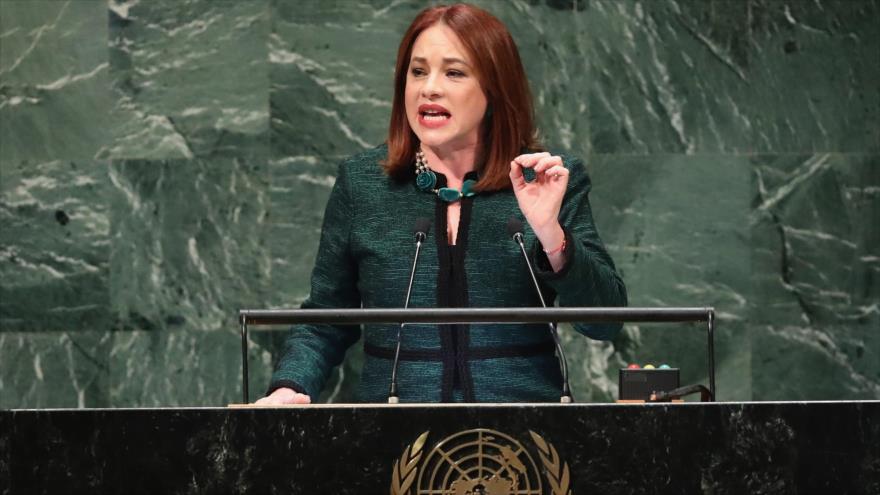 La presidenta de la Asamblea General de la ONU (AGNU), María Fernanda Espinosa, ofrece un discurso en Nueva York, 25 de septiembre de 2018. (Foto: AFP)