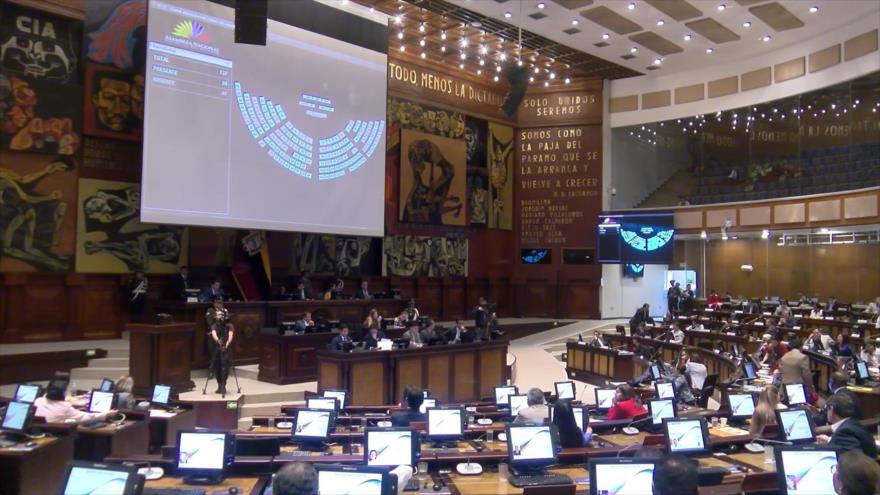 Asamblea de Ecuador da paso a enjuiciamiento penal contra Correa