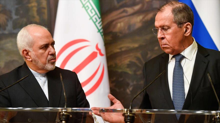El canciller iraní, Mohamad Yavad Zarif (izq.), y su par ruso, Serguéi Lavrov, ofrecen una rueda de prensa, Moscú, 8 de mayo de 2019. (Foto: AFP)