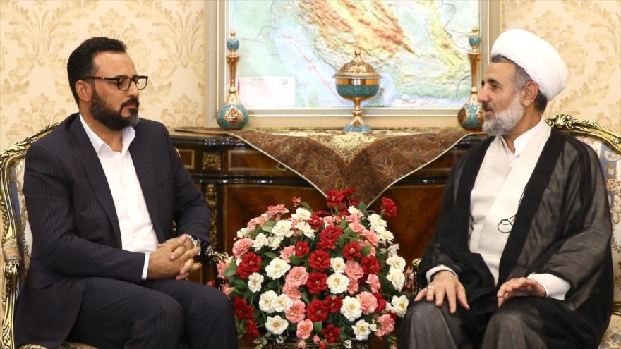 El vocero de Al-Nuyaba de Irak, Nasr al-Shammari (izda.), reunido con el diputado iraní el hoyatolislam Moytaba Zonnuri, en Teherán, 4 de agosto de 2019. (Foto: Icana)