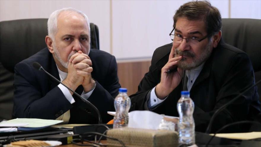 El secretario del Consejo Supremo de Seguridad Nacional de Irán, Ali Shamjani (dcha.) y el canciller iraní, Mohamad Yavad Zarif, 19 de enero de 2019.