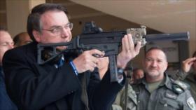 Bolsonaro defiende porte de armas pese a tiroteos como los de EEUU