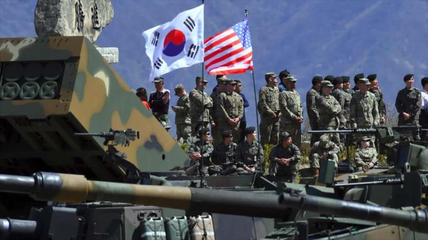 Los militares de EE.UU. y Corea del Sur realizan maniobras en las aguas de la ciudad de Pohang, en la península de Corea.