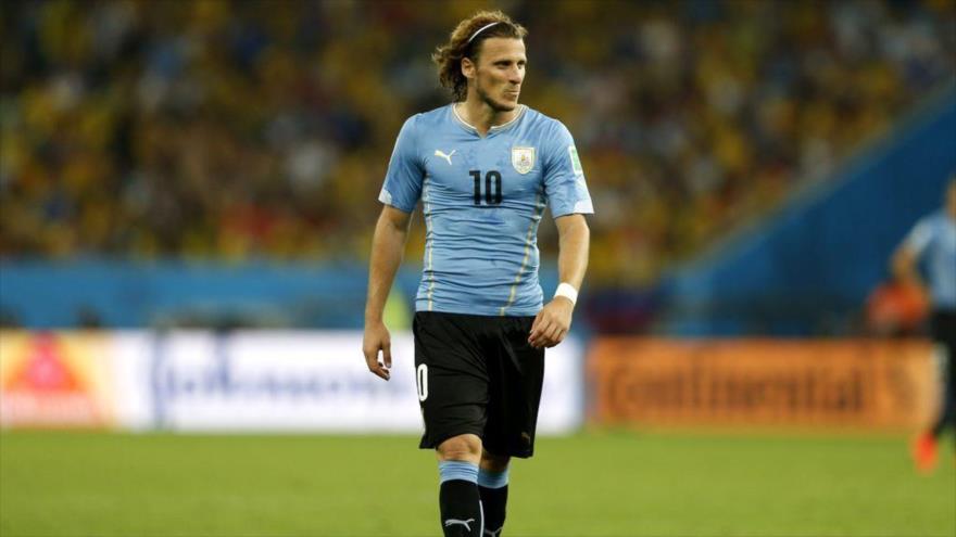 El delantero uruguayo Diego Forlán en un partido con la selección nacional.