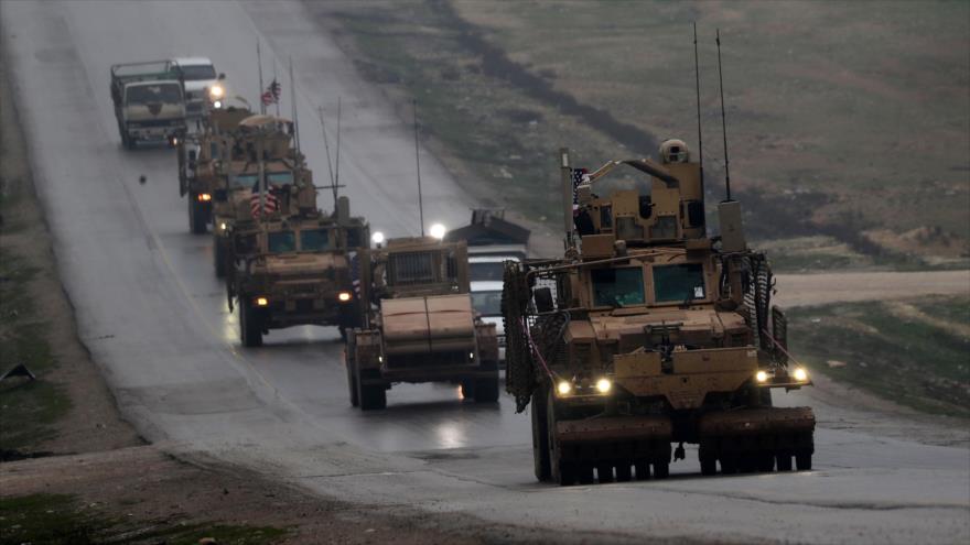 Convoy de vehículos blindados de las fuerzas estadounidenses en la ciudad de Manbij, norte de Siria, 30 de diciembre de 2018. (Foto: AFP)