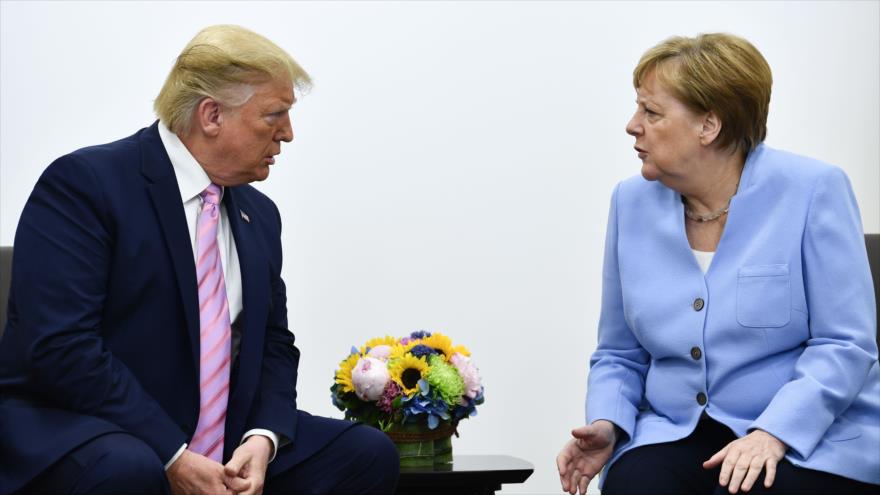 El presidente de EE.UU., Donald Trump, y la canciller alemana, Angela Merkel, en la Cumbre del G20 en Osaka (Japón), 28 de junio de 2019. (Foto: AFP)