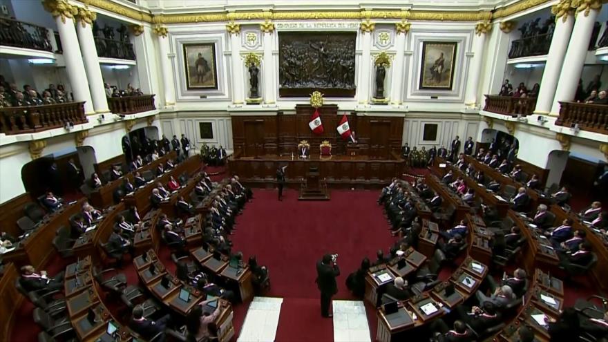 Se debate un adelanto de comicios propuesto por Vizcarra en Perú