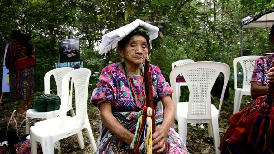 Abuelas de Plaza de Mayo comparten con familiares de desaparecidos 