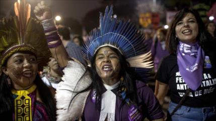 Indígenas brasileñas protestan contra las políticas de Bolsonaro 