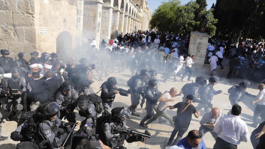 Israel ataca y detiene a palestinos en Mezquita Al-Aqsa | HISPANTV