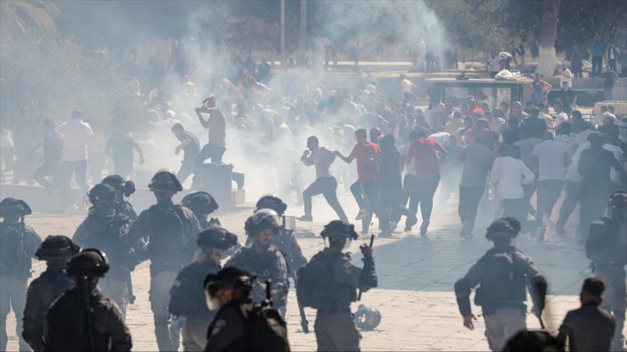 Fuerzas israelíes atacan a los palestinos en la Mezquita Al-Aqsa en Al-Quds (Jerusalén), 11 de agosto de 2019. (Foto: AFP)